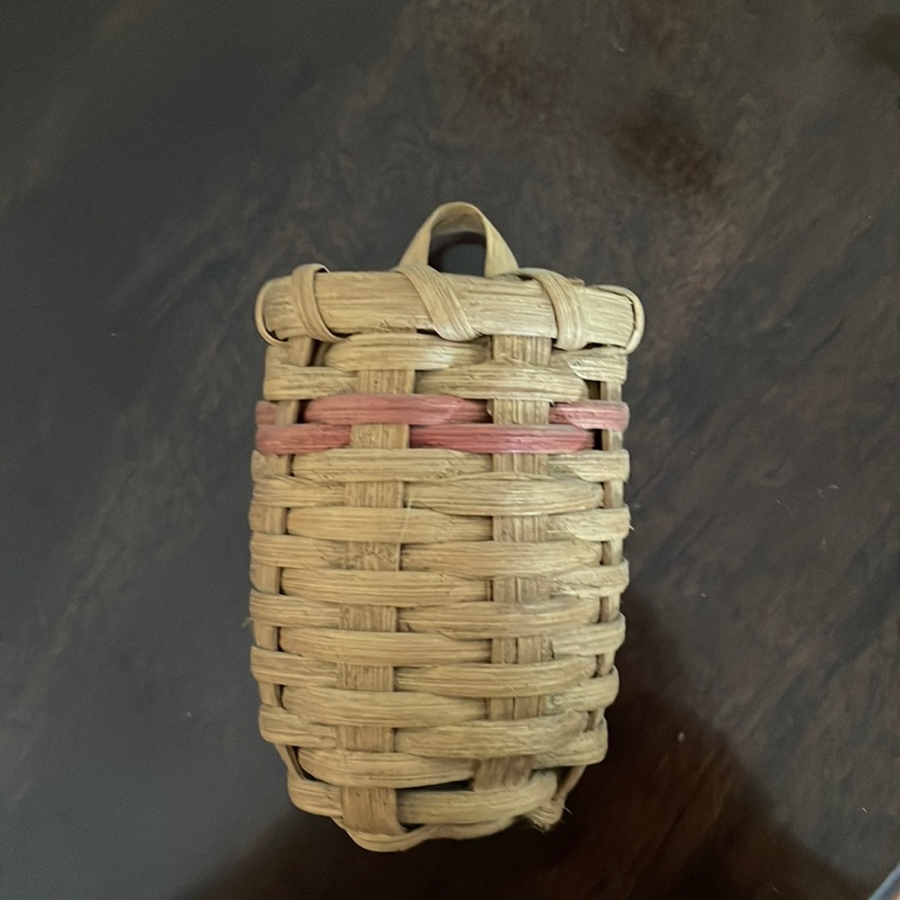 Vintage hanging basket.  Small size.  In good shape.